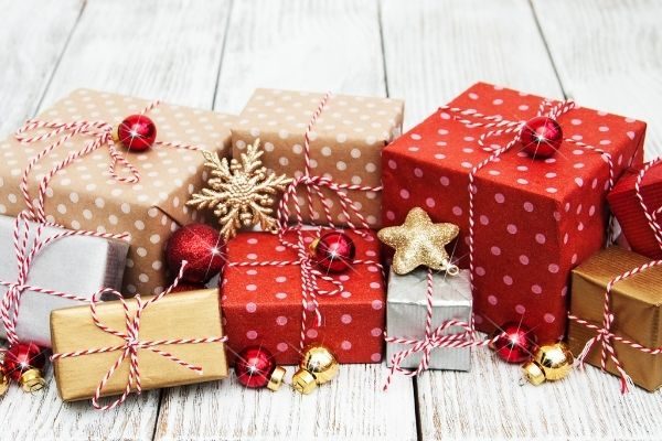 simple and modern twelve days of Christmas gifts and ideas for guy or girl