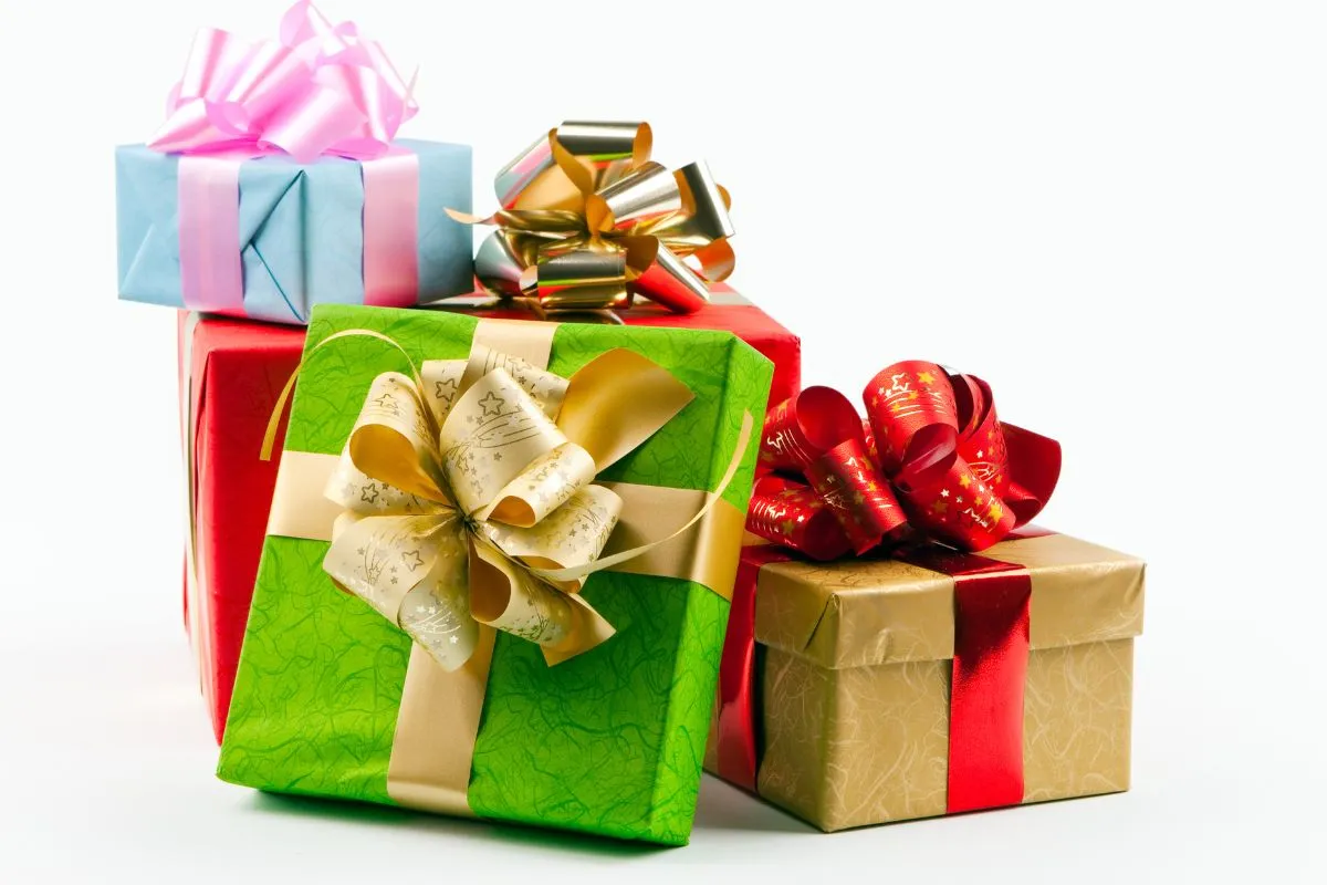 simple and modern twelve days of Christmas gifts and ideas for guy or girl