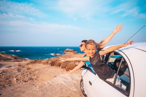 Roadtrip games to play in the car with kids, things to do featured image