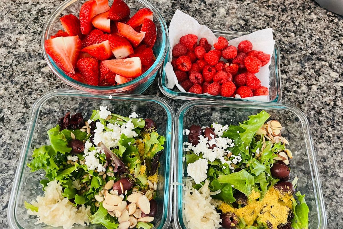 berries, salad meal prep