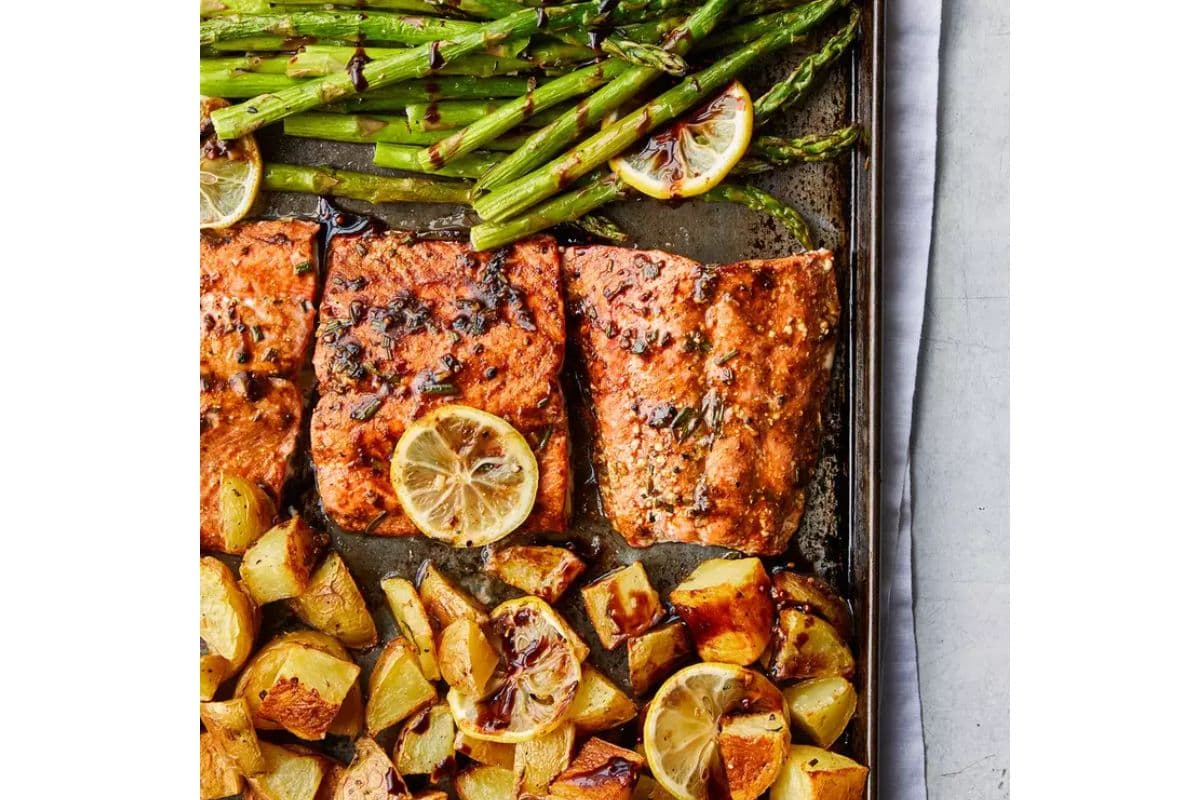 rosemary roasted salmon with asparagus and potatoes