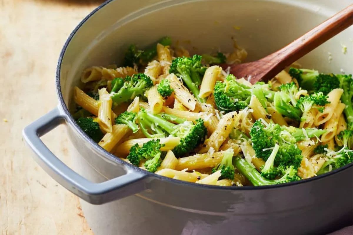 one-pot pasta with broccoli and lemon