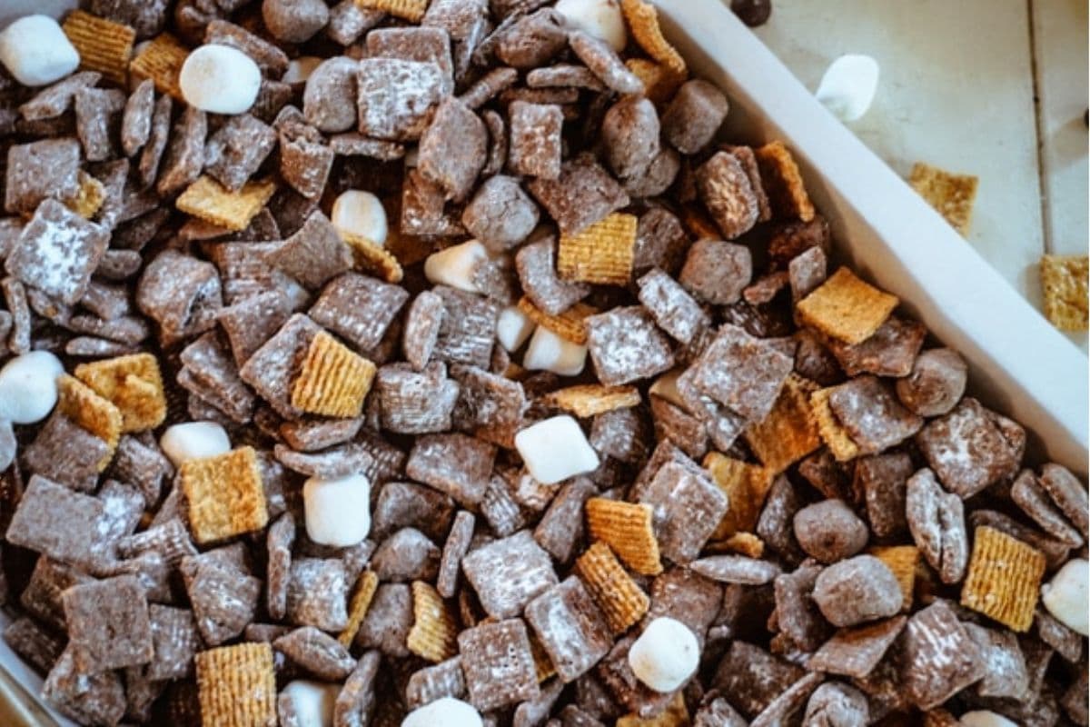 s'mores campfire puppy chow recipe; game night snacks