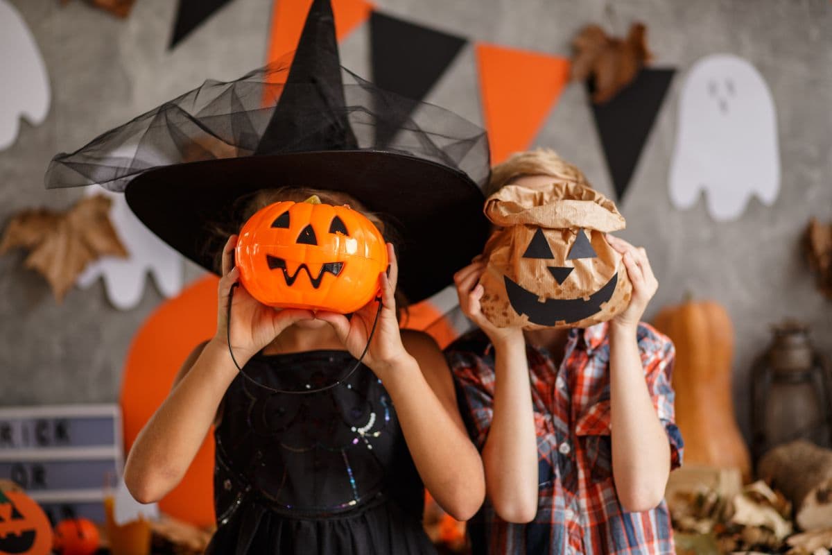 Easy Halloween charades for kids, children in costumes