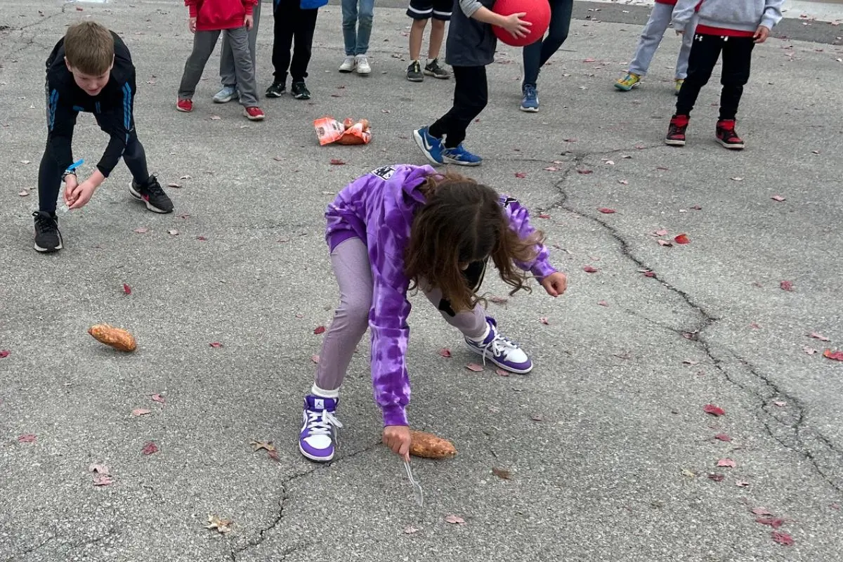 friendsgiving and thanksgiving games to play with kids