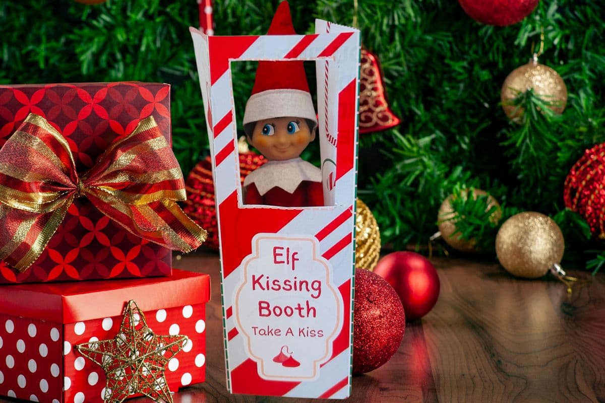 elf on the shelf kissing booth printable props; diy