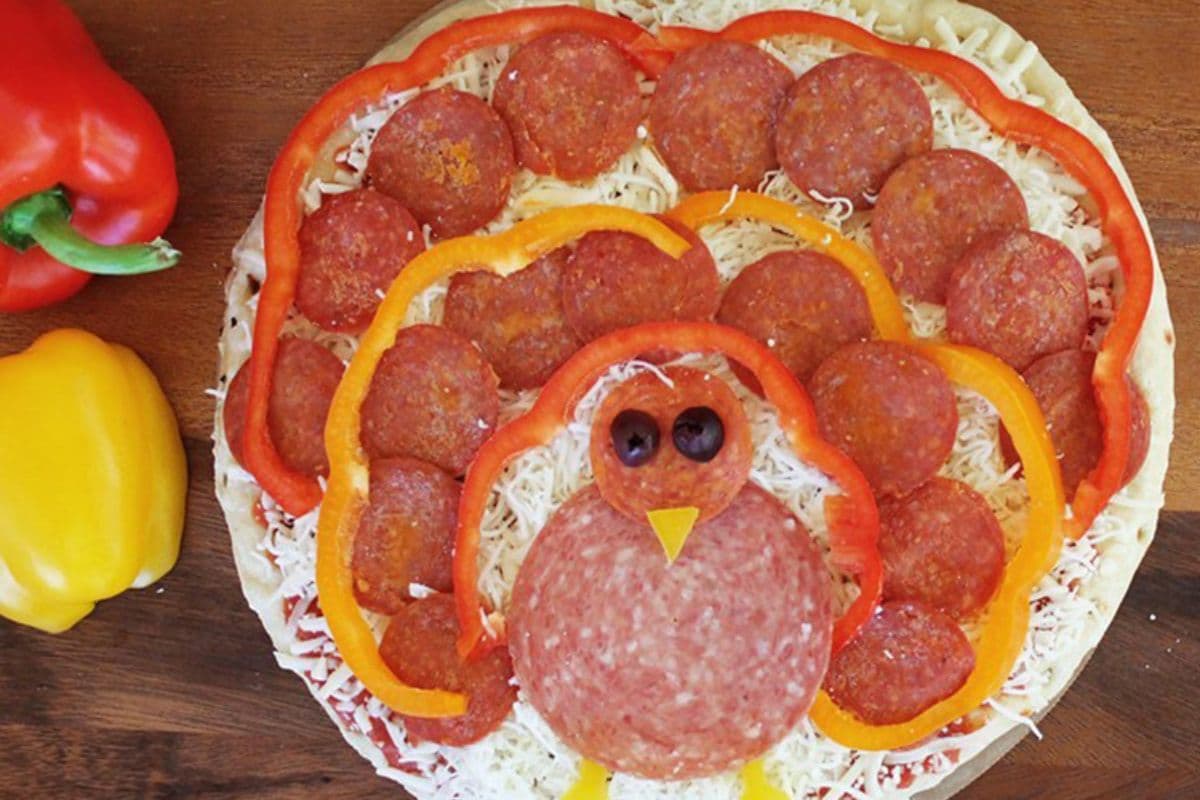 adorable turkey pizza