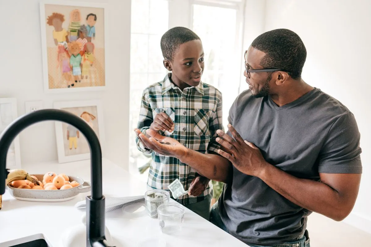 dad teaching boy about money