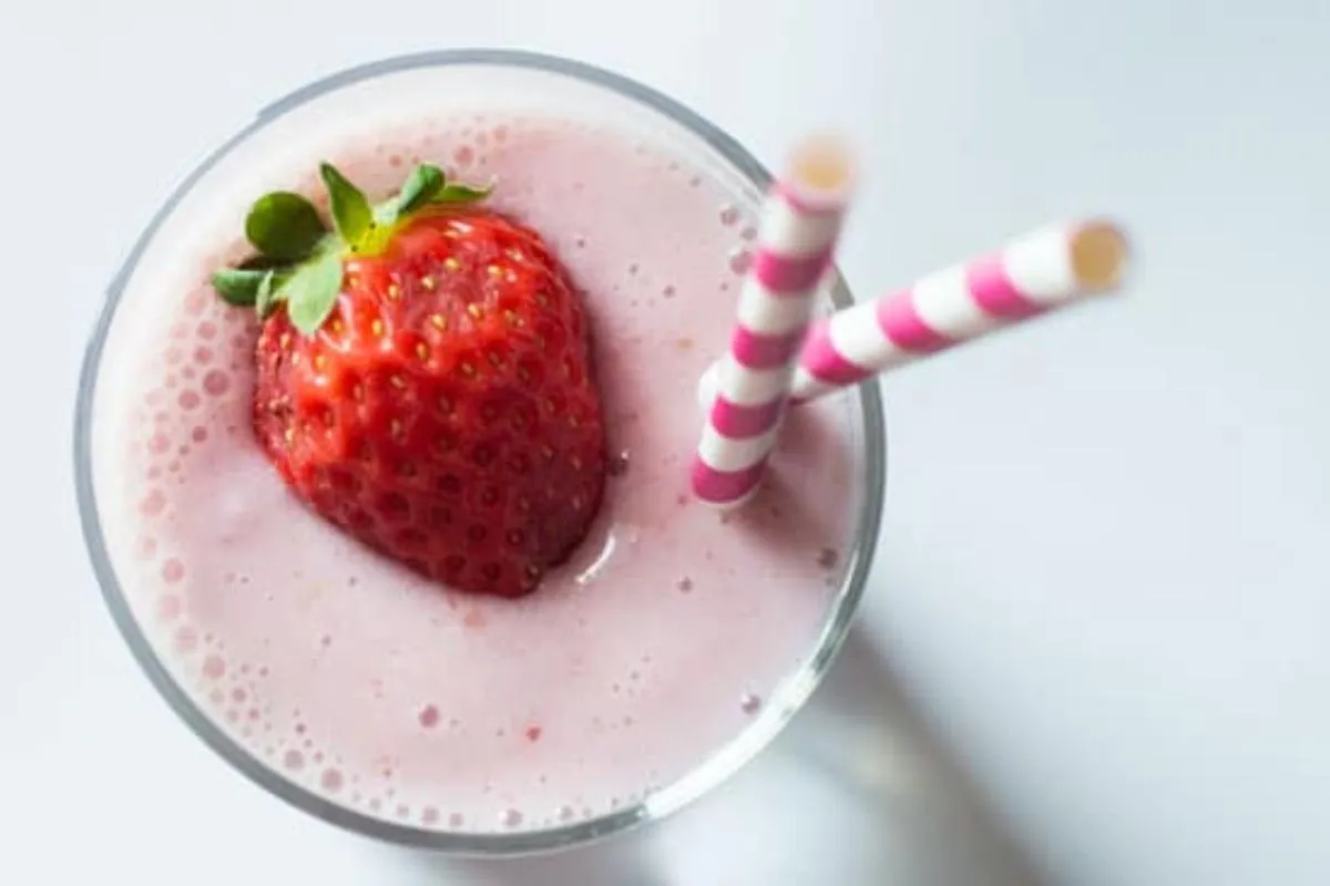 strawberry smoothie; sweet and healthy treats for kids on Valentine's Day