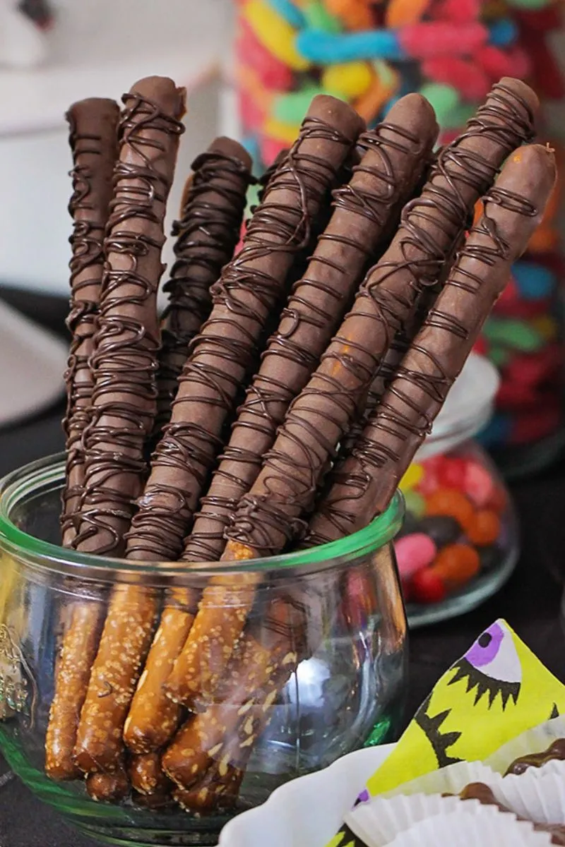 edible wands; Harry Potter trivia game night snacks