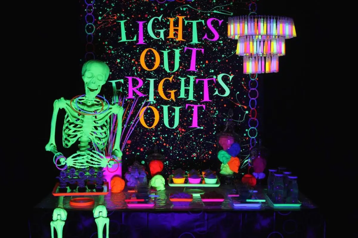 glow in the dark, lights out frights out