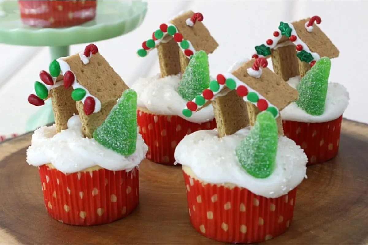 cute cupcake themed gingerbread house ideas