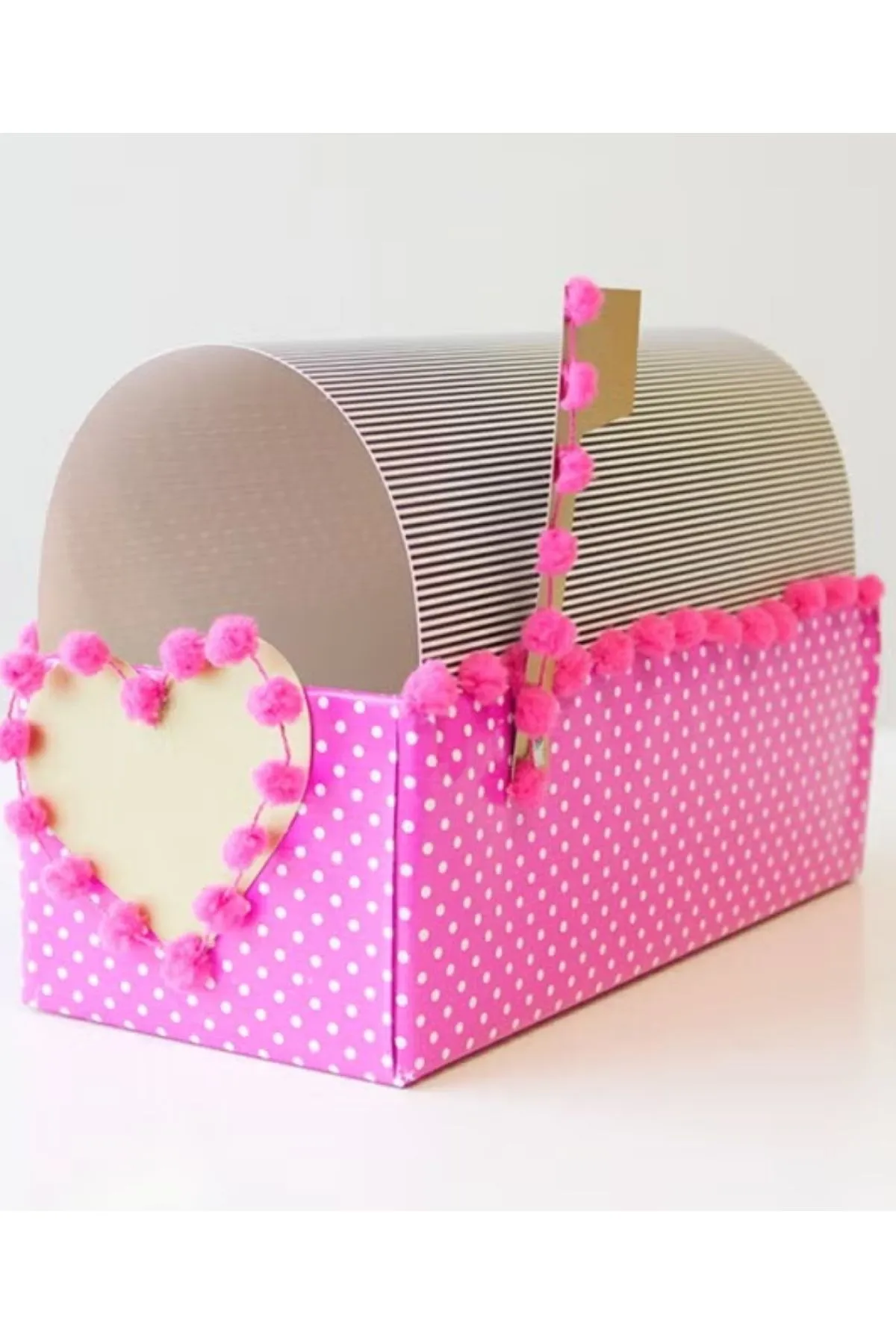 DIY mailbox Valentine's box ideas for school; simple