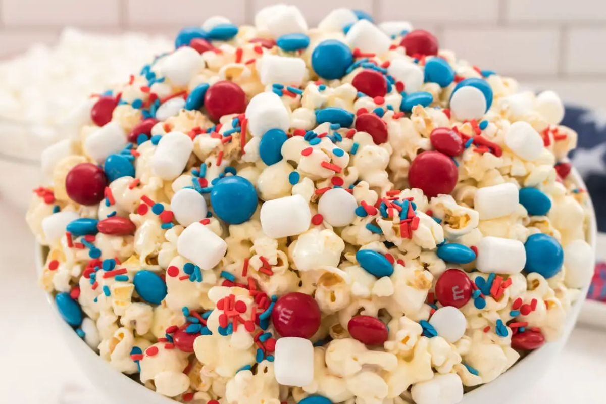 patriotic popcorn; 4th of July party ideas; food; for kids; easy; for adults; teens